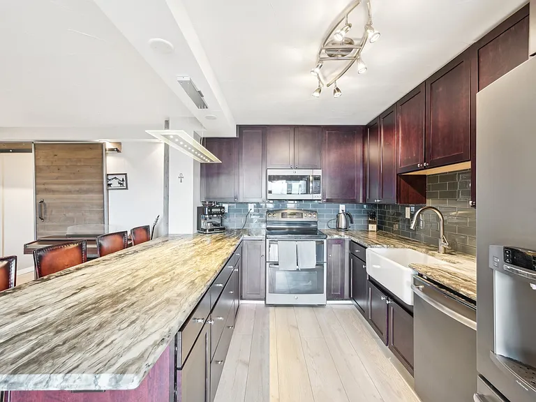2 Adams St — Photo 11