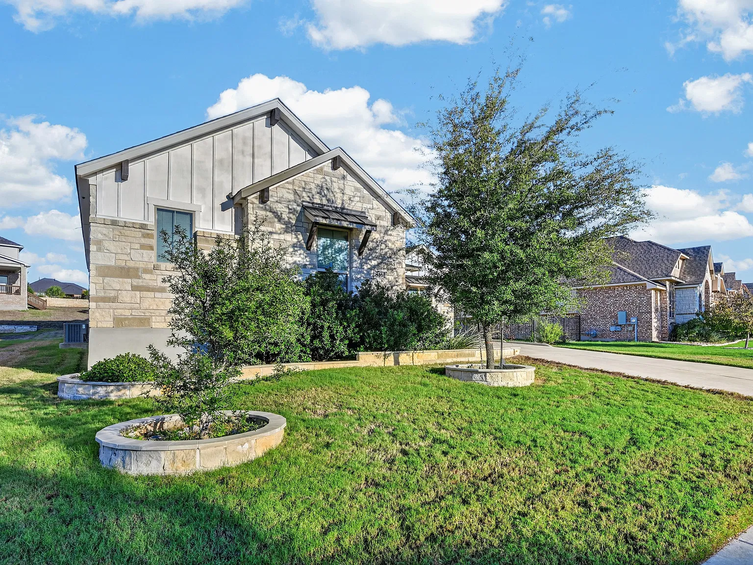 4 bed, 2810 sqft, $2,950 — Photo 3