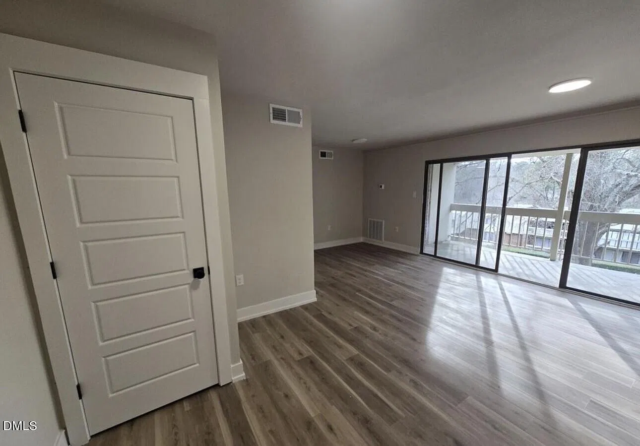 2 bed, 1.5 bath, 955 sqft, $1,395 — Photo 2