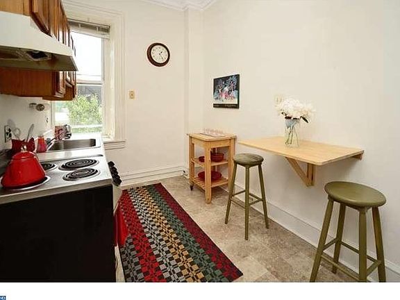 2nd image of 3504 Ainslie St #2