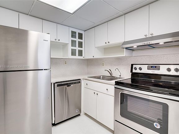 2nd image of 1540 Meridian Ave APT 2C