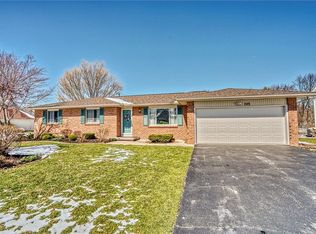 703 Whistlers Cove Ln, Rochester, NY 14612