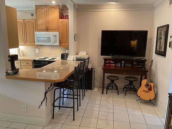 5th image of 1951 NE 39th Street #361