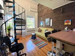 422 W 22nd St APT 10, New York, NY 10011