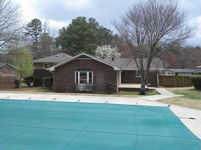 2nd image of 131 Parkwood Dr NE