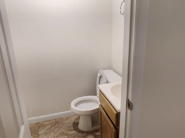 1350 N Kings Dr — Photo 14