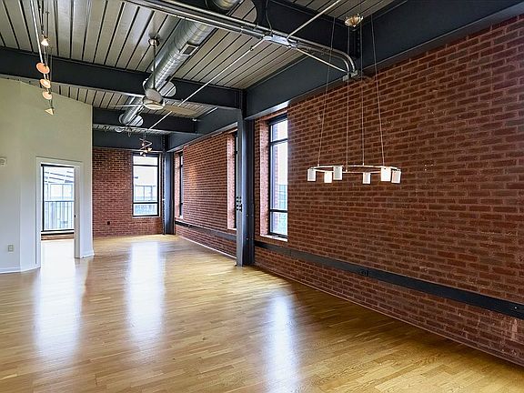4th image of 325 W Main St #315