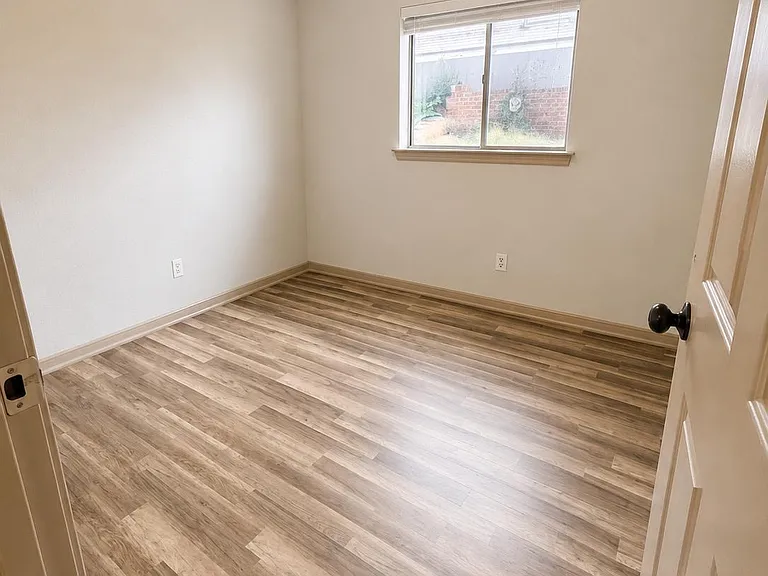 7806 Williams Ave — Photo 11
