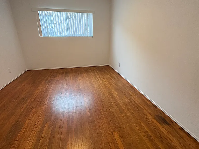 2015 Cedar Ave #8 — Photo 7