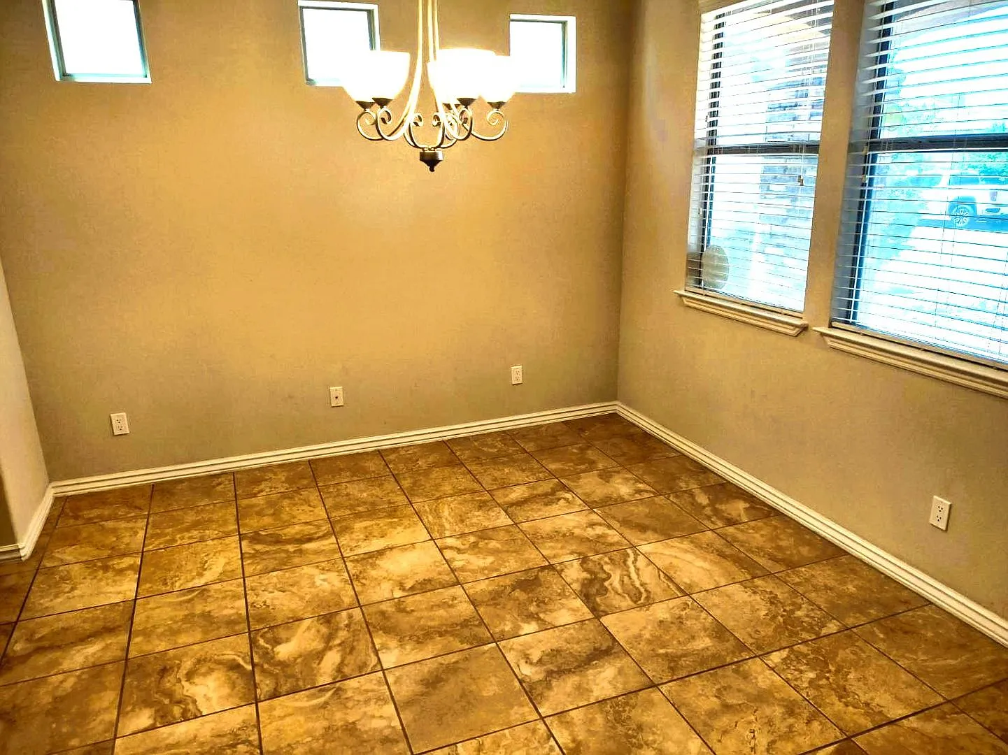 Dazzling Two Story Westside Home With Refrigerated Air Located In Quiet Neighborhood — Photo 3