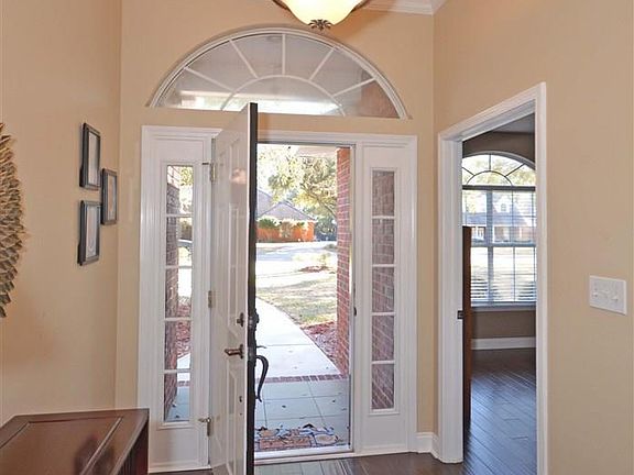 4th image of 2992 Greystone Dr