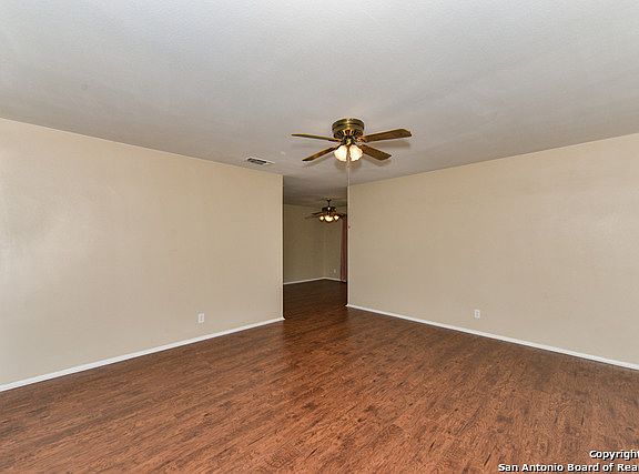 5th image of 126 Morning Valley St