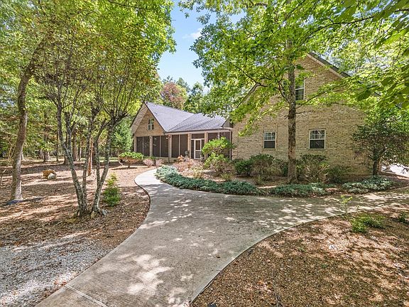 3rd image of 460 Carrie Dr