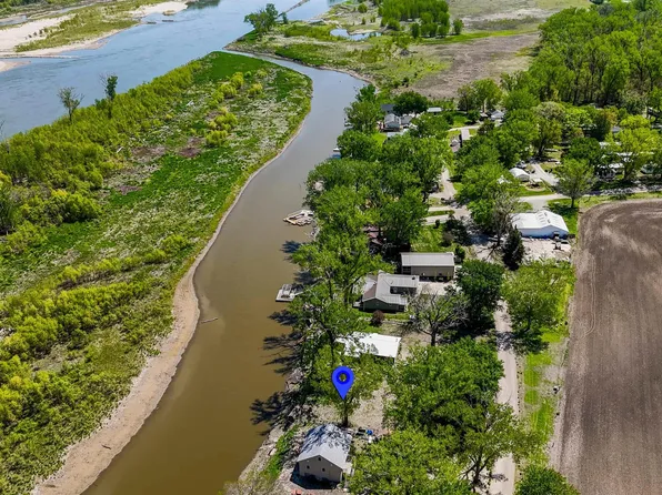 4863 Lake Shore Dr, Tekamah, NE 68061