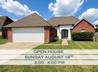 31025 Lake Spring Dr, Walker, LA 70785