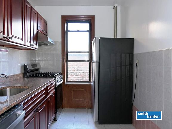2nd image of 532 Pacific St APT 11