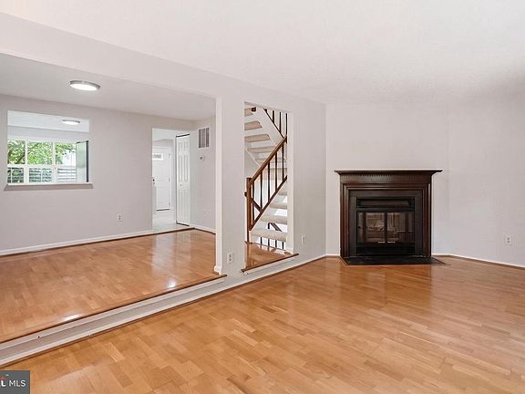 3rd image of 5851 Jacksons Oak Ct