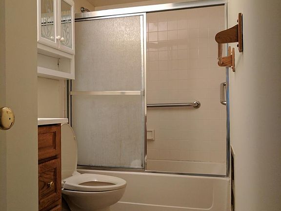 2nd (Main Floor) Floor Bathroom