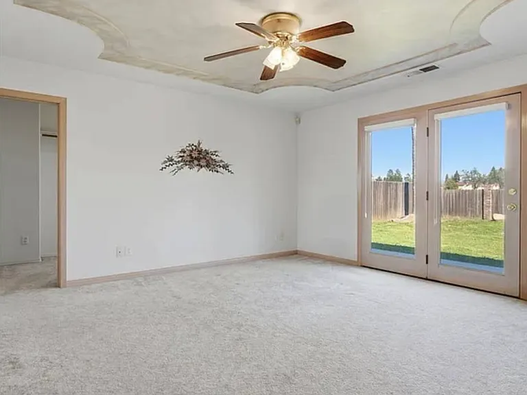 2702 E Goshen Ave — Photo 9