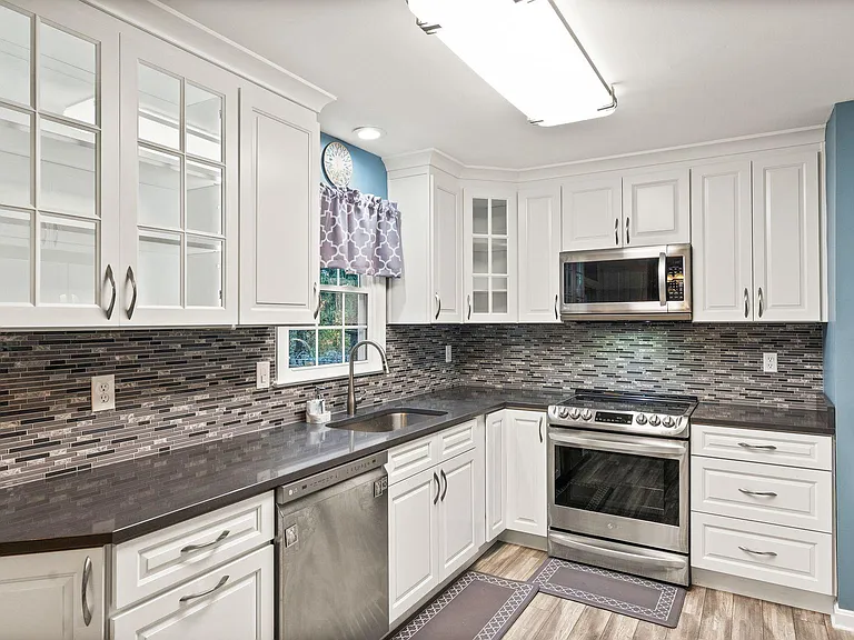 4453 Holly Ave — Photo 11