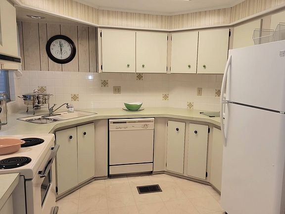 4th image of 6006 Oakmont Ave #289