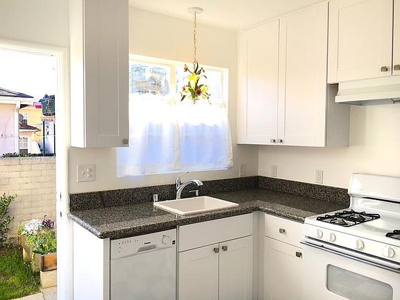 4th image of 1457 N Altadena Dr