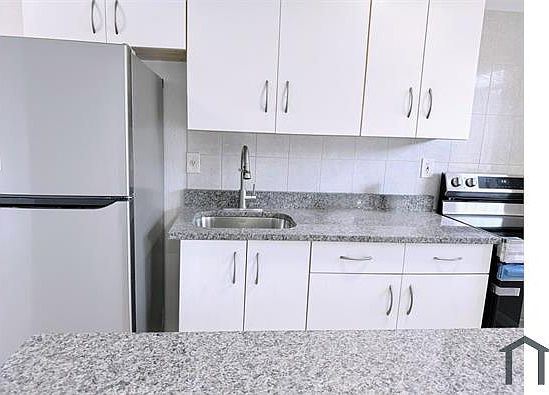 5th image of 100 NE 78th St APT 4