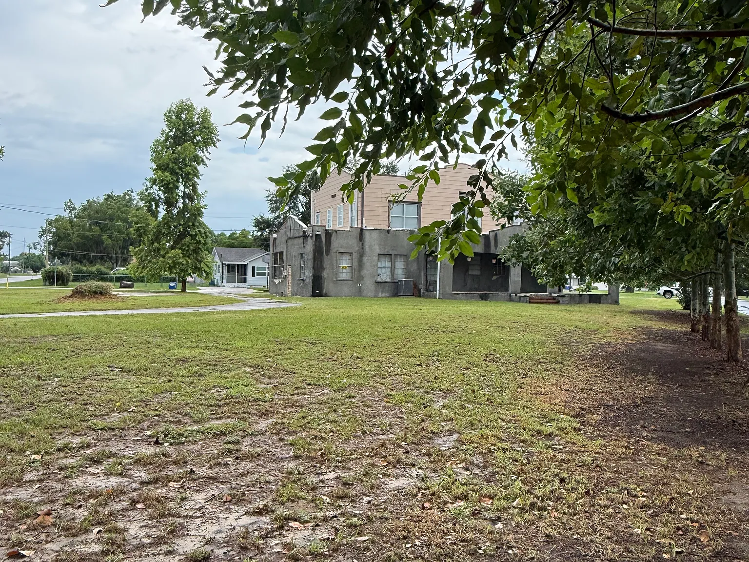 8 bed, 3.5 bath, 4760 sqft, $3,200 — Photo 2