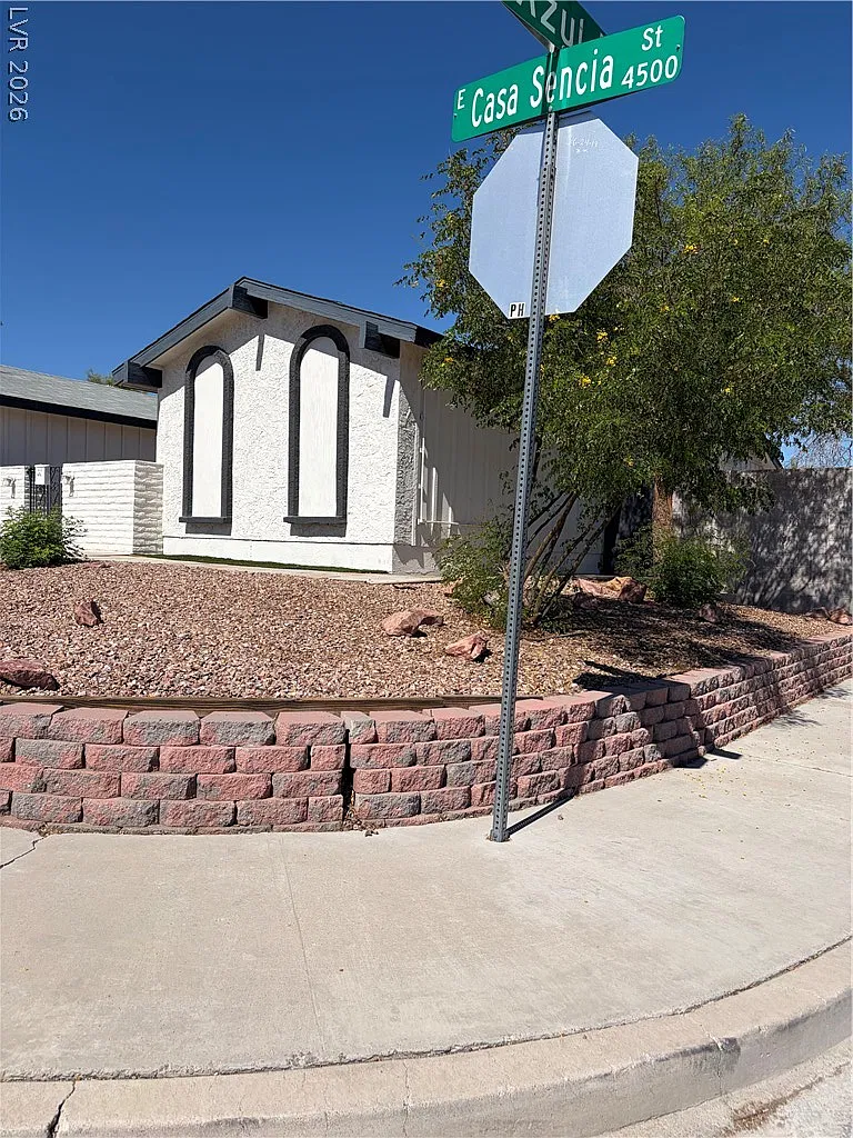 3 bed, 2.0 bath, 1707 sqft, $2,400 — Photo 4