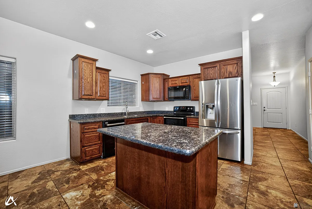 Building Photo - 2523 S 41st Way