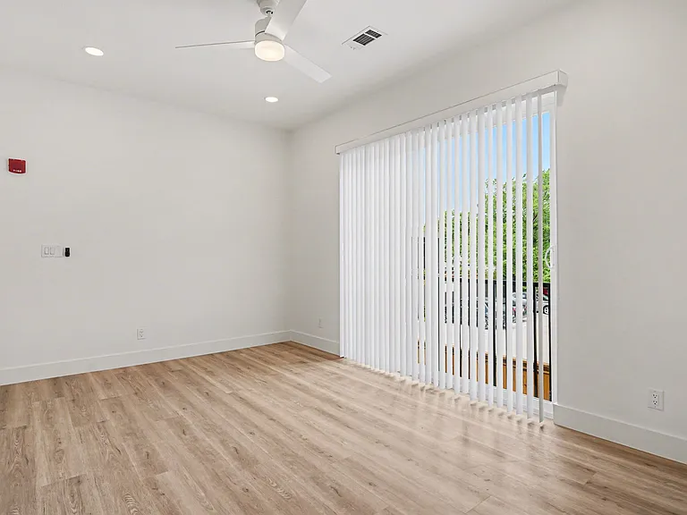 2217 N Fitzhugh Ave #206 — Photo 4