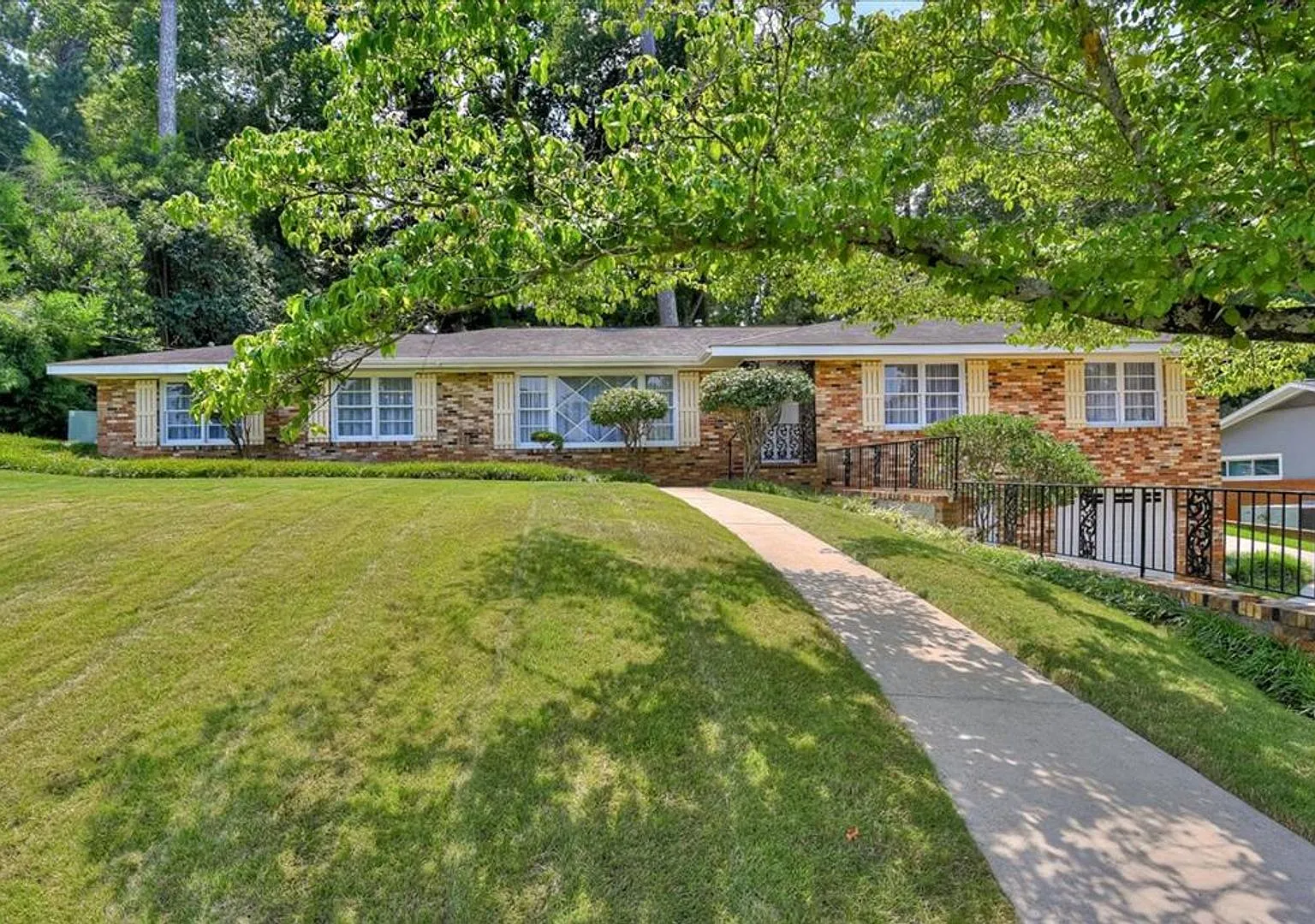 3 Bedroom 2.5 Bathroom Ranch — Photo 1