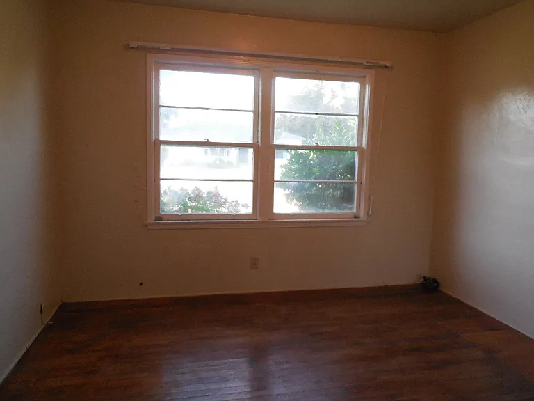 456 Drakeley Ave — Photo 12