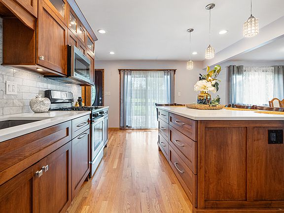 5th image of 8832 Pleasant Ave
