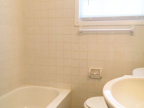 5th image of 1240 Roosevelt Dr #B