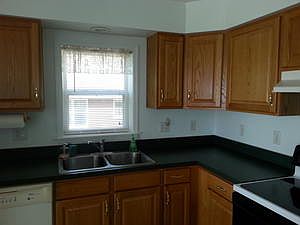 4th image of 6976 Oak Bluff St #15
