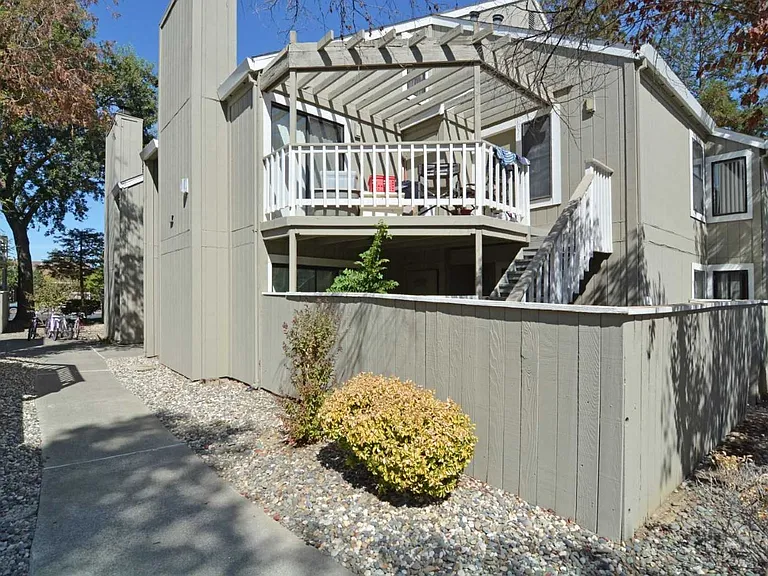 Eastlake Apartments — Photo 89