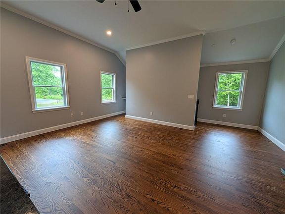 3rd image of 10 Ponderosa Ln