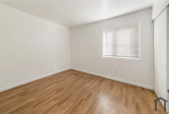 1162 E Kettering St — Photo 6