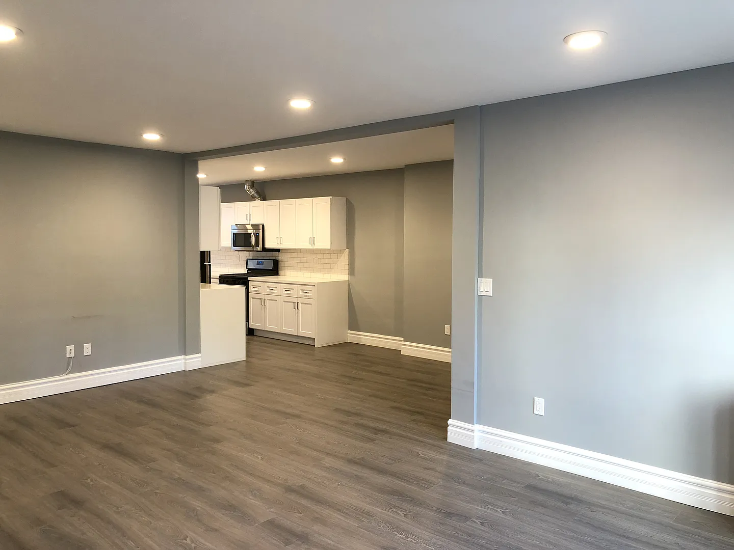 402 S Robertson - Luxury Apartments — Photo 2