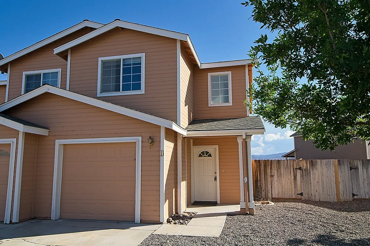 3 bed, 2.5 bath, 1600 sqft, $1,750 — Photo 1