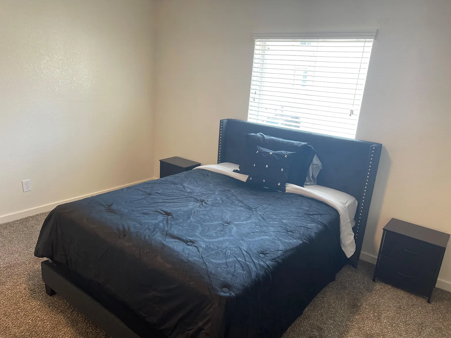 3 bed, 2.5 bath, 1688 sqft, $1,390 — Photo 4