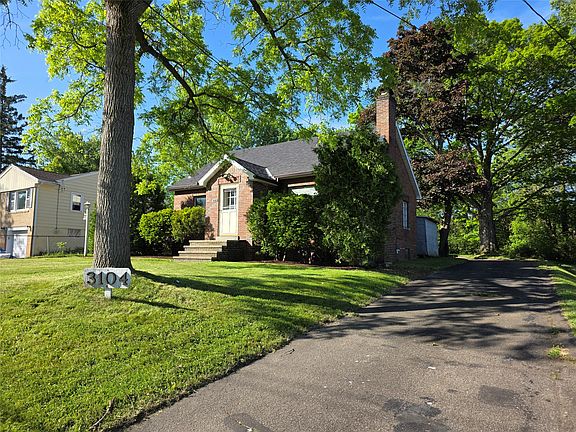 5th image of 3104 Caughey Rd