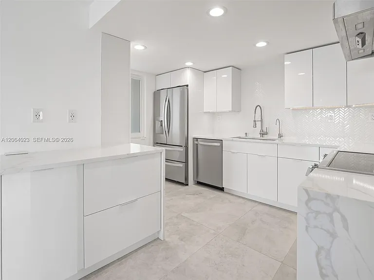 6725 Harding Ave #504 — Photo 19