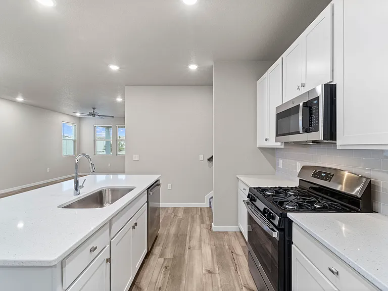 7810 Keebler Dr — Photo 15