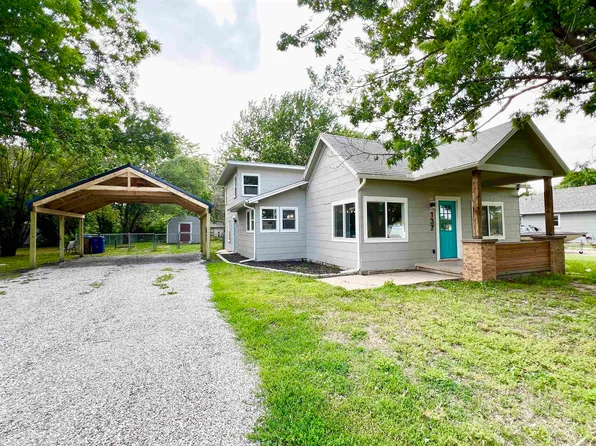 137 N Cedar Ave, Valley Center, KS 67147