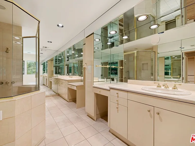 1121 La Collina Dr — Photo 16