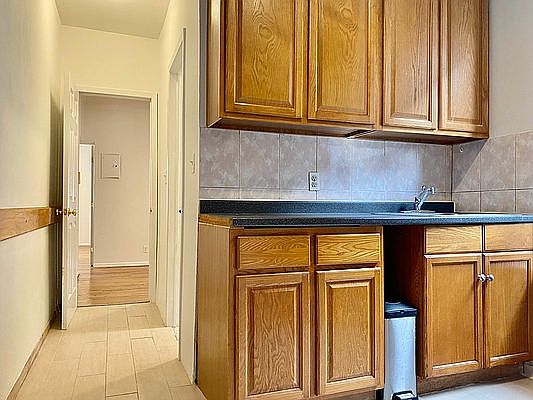 4th image of 31-44 Steinway St #1F