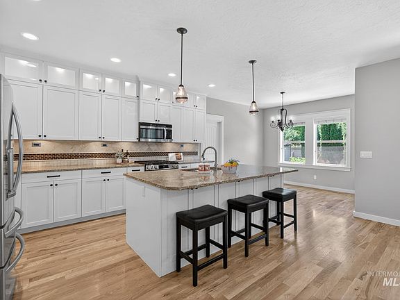 5th image of 2979 E Ragusa St