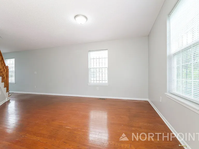 4211 Woodland Ave — Photo 4